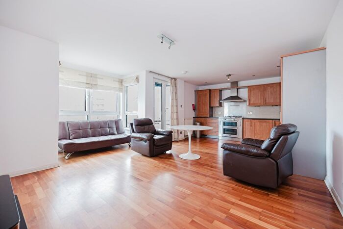 2 Bedroom Flat To Rent In Portland Gardens, Edinburgh, EH6