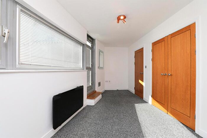 1 Bedroom Apartment For Sale In Bute Terrace, Cardiff, CF10