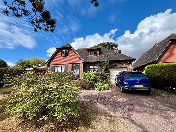 4 Bedroom Chalet For Sale In Shepherds Way, Fairlight, Hastings, TN35