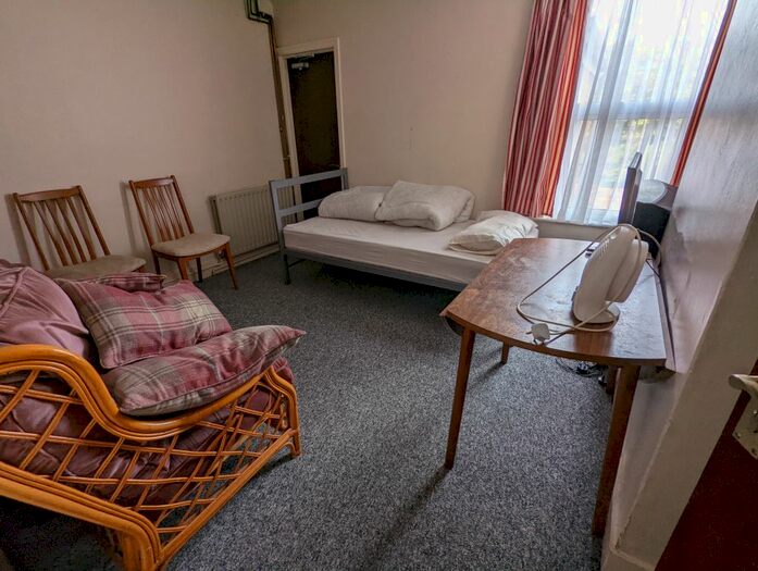 5 Bedroom Terraced House To Rent In Pitcroft Avenue, Reading, RG6