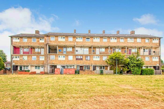 3 Bedroom Flat To Rent In Godstow Road, London, SE2