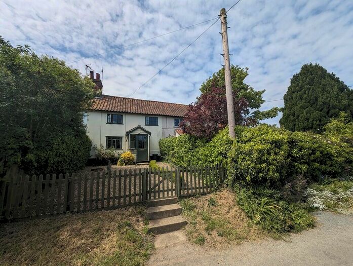 2 Bedroom Cottage For Sale In Benhall Green, Benhall, IP17