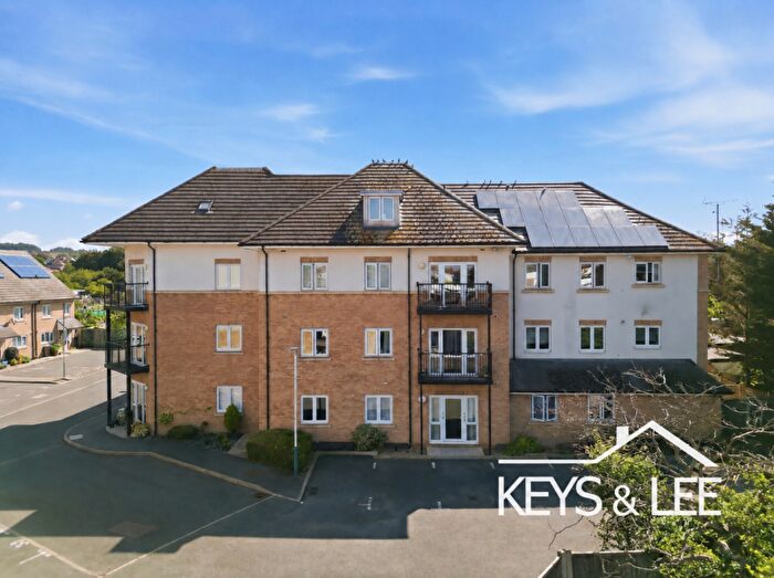 1 Bedroom Apartment For Sale In Wembley Close, Romford, RM5
