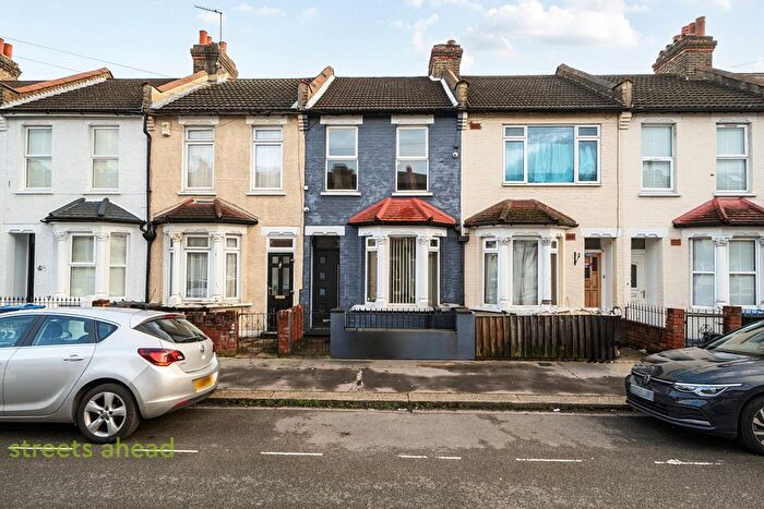 2 Bedroom Terraced House For Sale In Lakehall Road, Thornton Heath, CR7