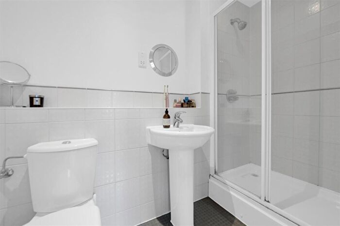 4 Bedroom House For Sale In Hilltop Walk, Harpenden, AL5