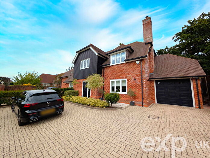 4 Bedroom Semi-Detached House For Sale In Castle Dene, Maidstone, ME14