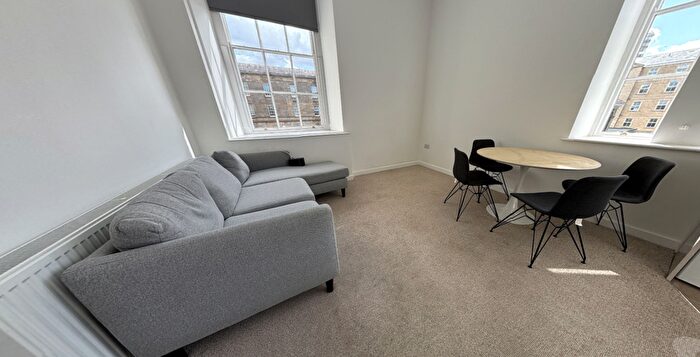 3 Bedroom Flat To Rent In Albert Terrace Road, Sheffield, S6