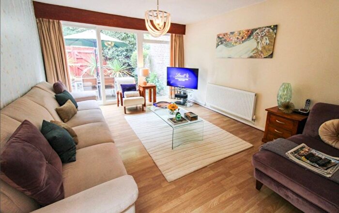 3 Bedroom Terraced House To Rent In Woodside Way, Croydon, Surrey, CR0