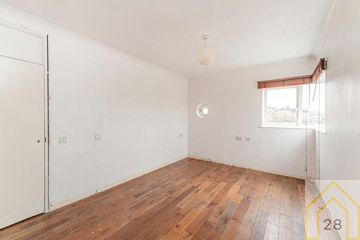 2 Bedroom Flat For Sale In Eastway, London, E9