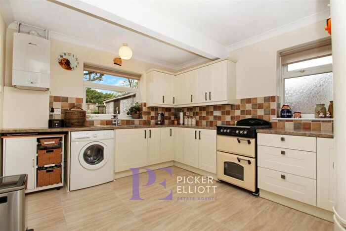 3 Bedroom Semi-Detached Bungalow For Sale In Castle Close, Sapcote, LE9