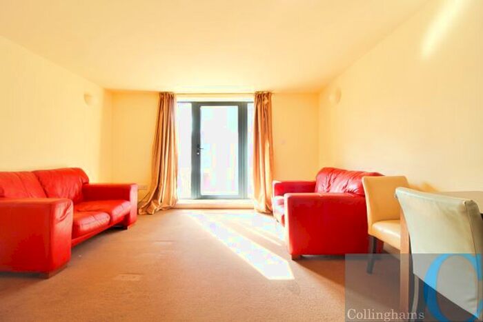 3 Bedroom Flat To Rent In Clapham Road, Stockwell, SW9