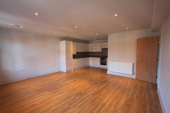 2 Bedroom Flat To Rent In High Road Leytonstone, London, Greater London, E11