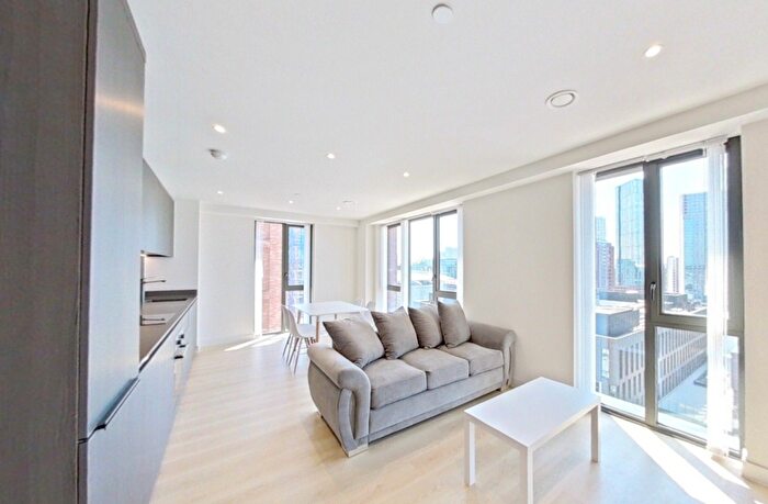 2 Bedroom Flat To Rent In Waterhouse Tower, Waterhouse Garden, Dutton Street, Manchester, M3