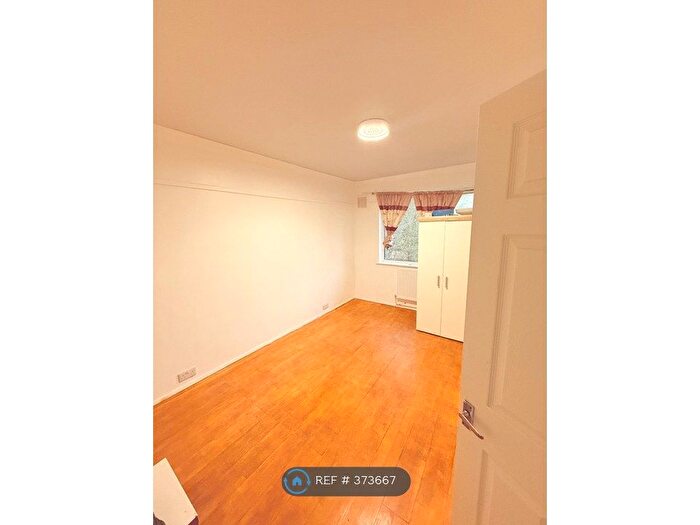 2 Bedroom Maisonette To Rent In Beulah Hill, London, SE19