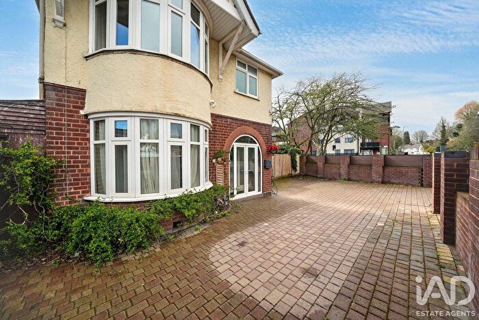 3 Bedroom Detached House For Sale In Bilston Lane, Willenhall, WV13