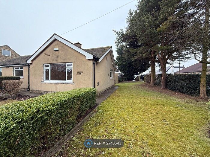 3 Bedroom Bungalow To Rent In Rooley Crescent, Bradford, BD6