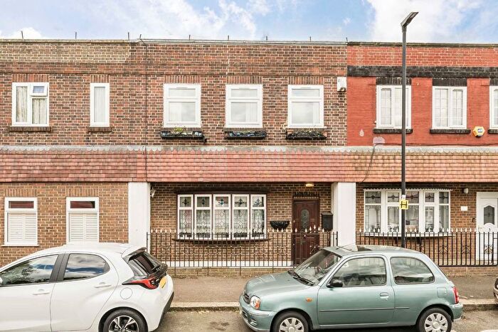 3 Bedroom Property To Rent In Woodmansterne Road, London, SW16