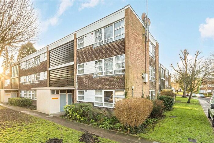 2 Bedroom Flat To Rent In Bucklands Road, Teddington, TW11