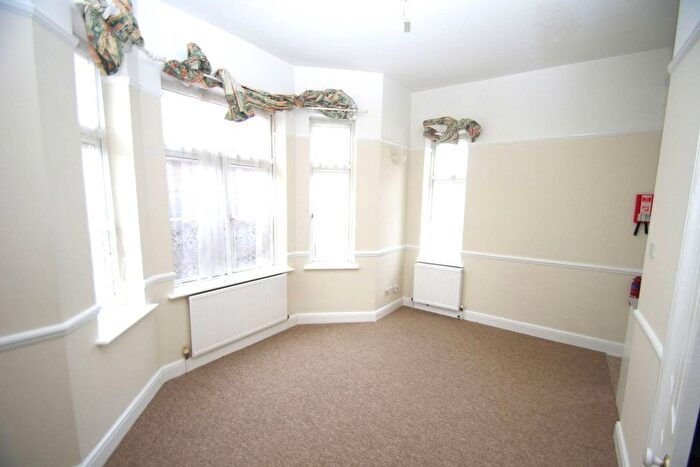 1 Bedroom Flat To Rent In Park Road, Watford, WD17