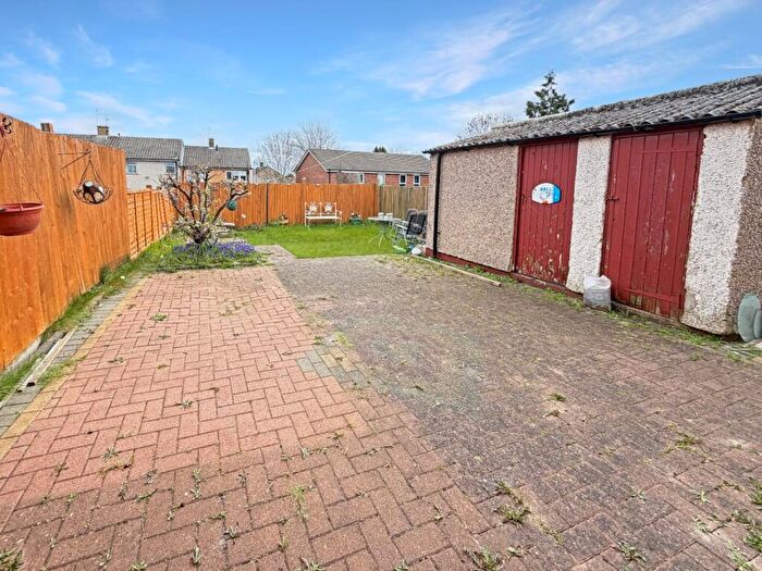 3 Bedroom Semi-Detached House For Sale In Purcell Road, Luton, LU4