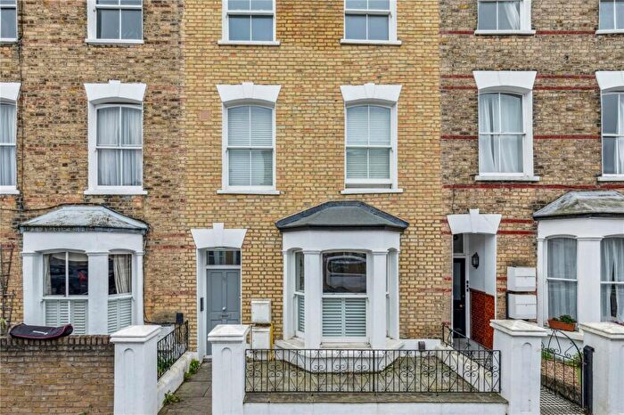 3 Bedroom Apartment For Sale In Salcott Road, London, SW11