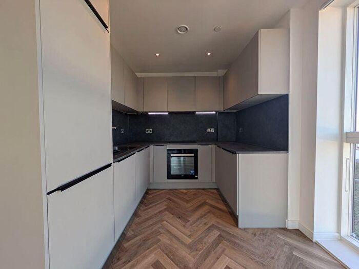 1 Bedroom Flat To Rent In West Heights, Addiscombe Oaks, Croydon, CR0