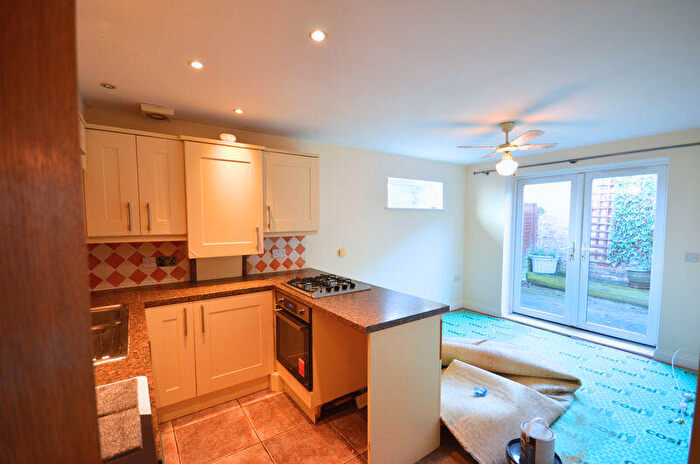 2 Bedroom Flat To Rent In Purewell, Christchurch, BH23