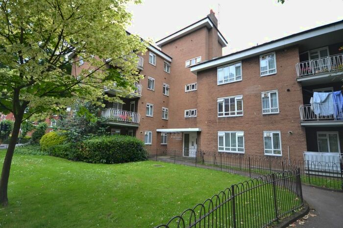 Studio To Rent In St Johns Wood Road, London NW8