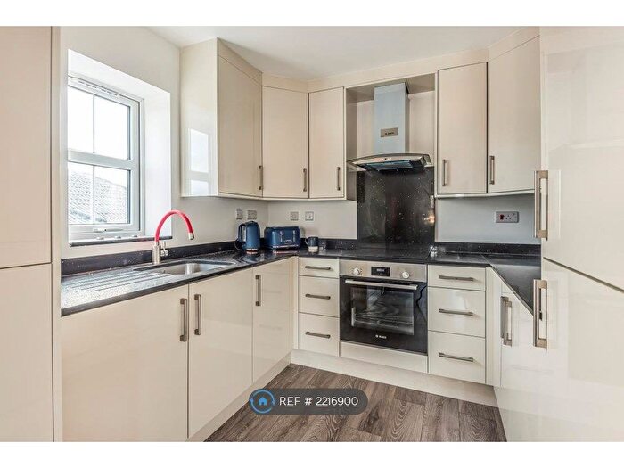 2 Bedroom Flat To Rent In Kitchener House, High Wycombe, HP11