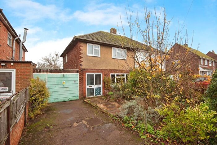 3 Bedroom Semi Detached House For Sale In Stratton Way, Biggleswade, Bedfordshire, SG18