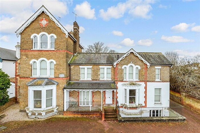 2 Bedroom Flat For Sale In St. Peter's Road, Broadstairs, Kent, CT10