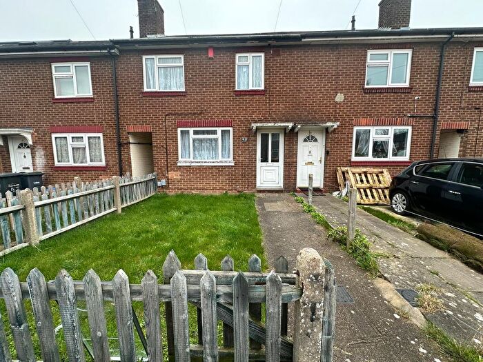 3 Bedroom Terraced House To Rent In Trent Road, Luton, Bedfordshire, LU3