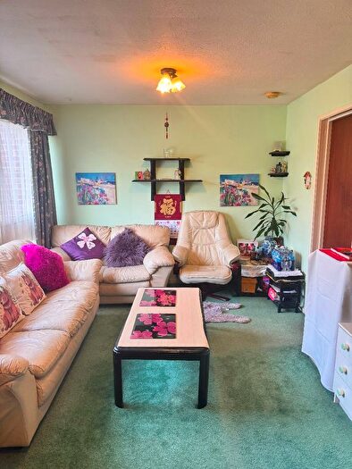 3 Bedroom Flat For Sale In Beverley Drive, Edgware, HA8