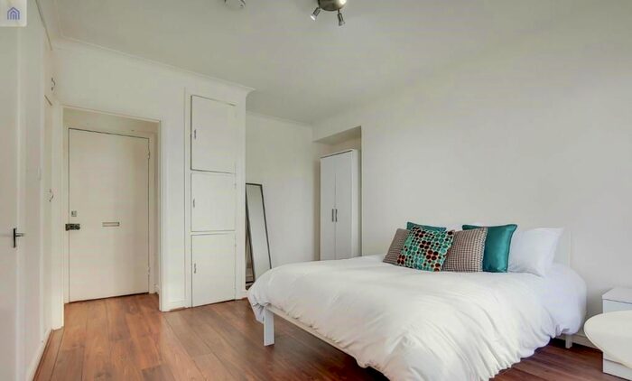 Studio To Rent In Warren Court, Euston Road, Fitzrovia, London, NW1