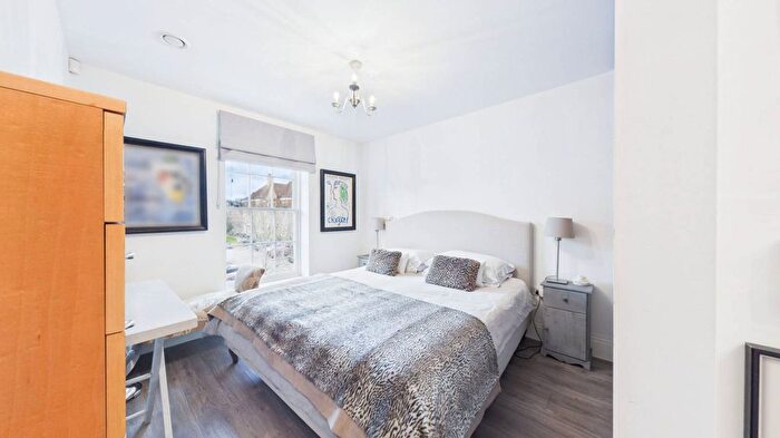 2 Bedroom Flat For Sale In Ashridge Close, East Finchley, London, N3