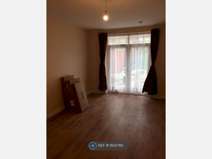 Studio To Rent In Grenoble Gardens, London, N13