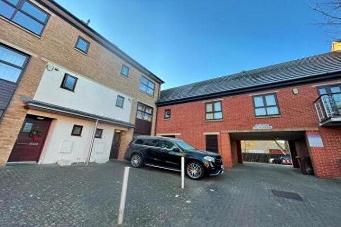 2 Bedroom Flat To Rent In Near Side, Northampton, NN5