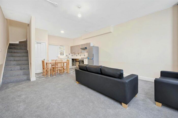 2 Bedroom Terraced House To Rent In Avenue Road, London, NW10