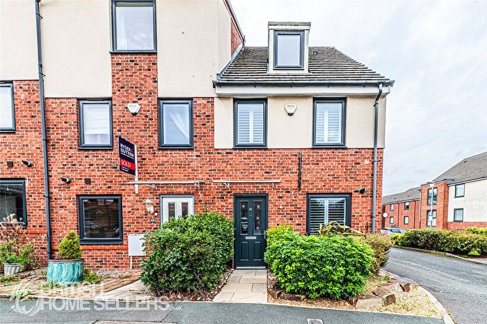 3 Bedroom End Of Terrace House For Sale In Mount Street, Heywood, Greater Manchester, OL10