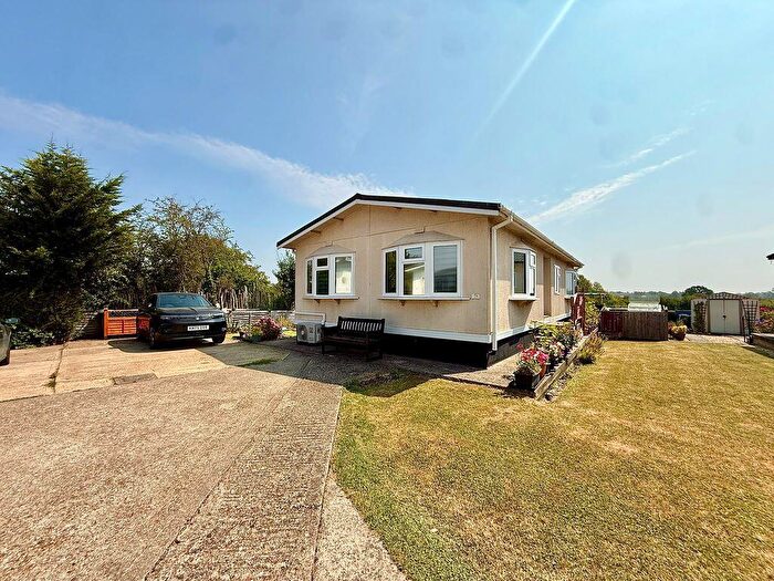 2 Bedroom Park Home For Sale In Wayside Park, Ravensden, MK44