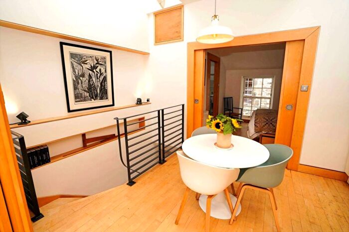 1 Bedroom Flat To Rent In William Street North West Lane, West End, EH3