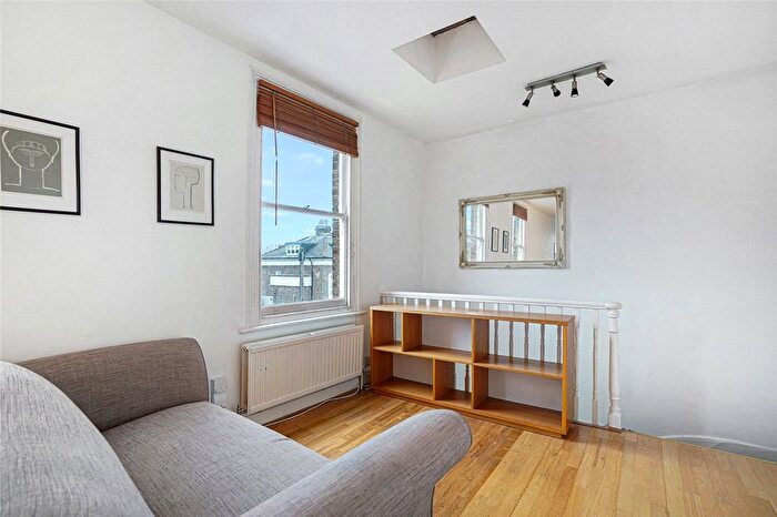 1 Bedroom Maisonette To Rent In Percy Road, London, W12