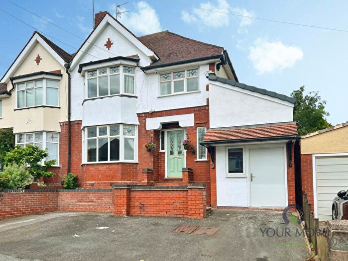 3 Bedroom Semi Detached House For Sale In The Parade, Dudley, West Midlands, DY1