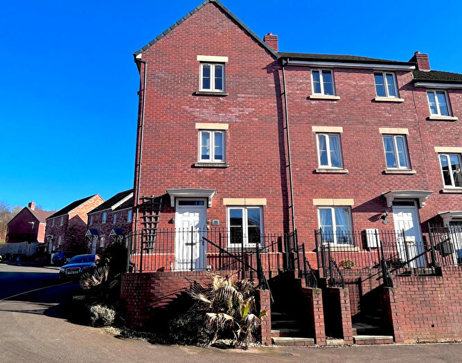 4 Bedroom Town House To Rent In Meadow Rise, GL15