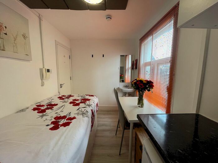 Studio To Rent In Cromwell Road, London, SW7