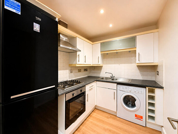 1 Bedroom Flat To Rent In Clarkson Court, Hatfield, AL10