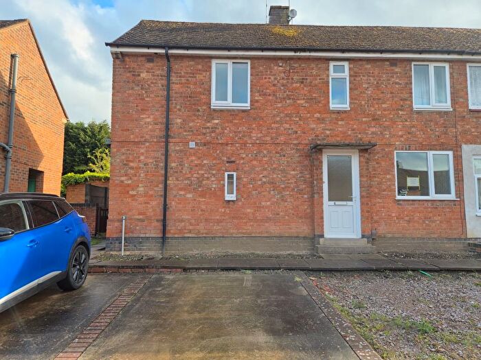 3 Bedroom Semi Detached House To Rent In Amyson Road, Leicester, LE5