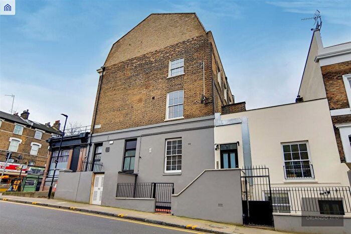 3 Bedroom Flat To Rent In Pensbury Place, London, SW8