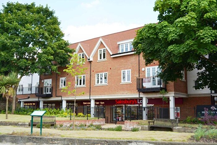 1 Bedroom Apartment For Sale In Cheam Road, Epsom, Surrey, KT17
