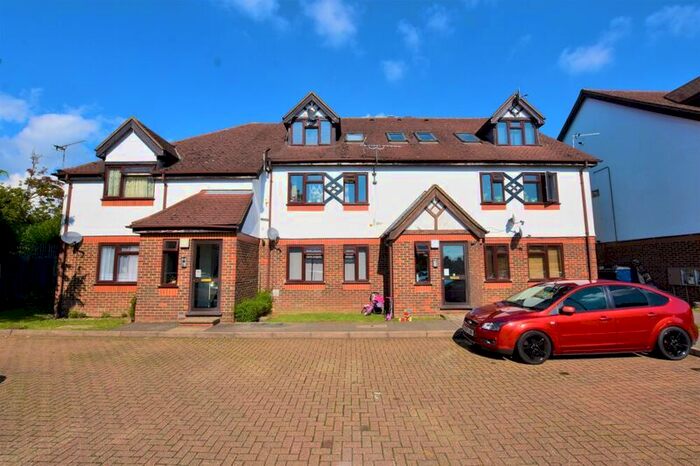 2 Bedroom Flat To Rent In Hazelwood Close, Harrow, HA2